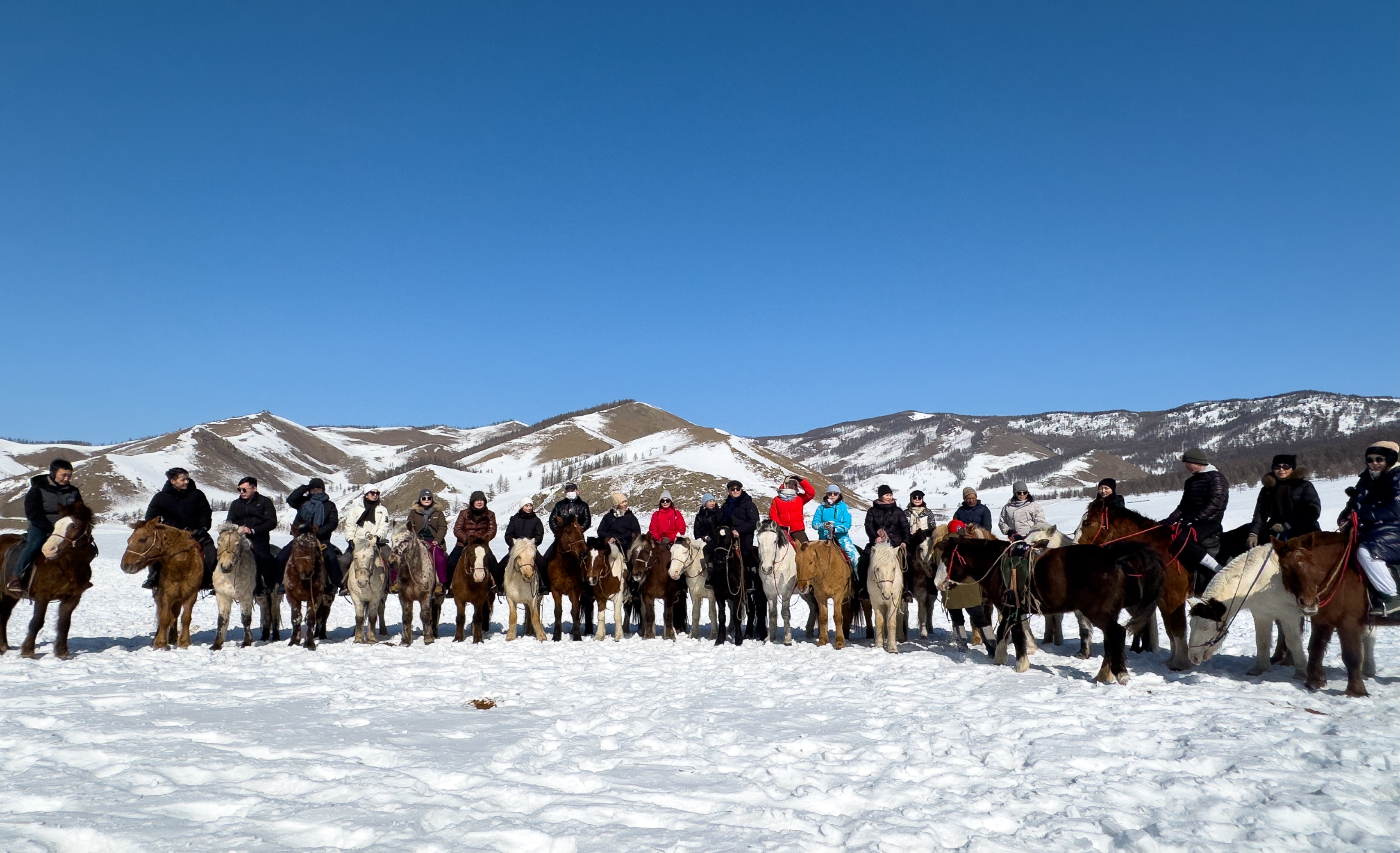 МЭЖИКИЙН ХАМТ ОЛОН "8 &18" БАЯРАА ТЭМДЭГЛЭН ӨНГӨРҮҮЛЛЭЭ.